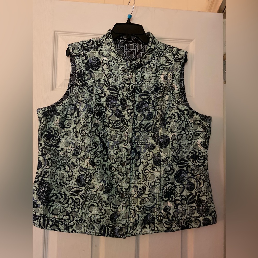 Reversible quilted vest size 2X